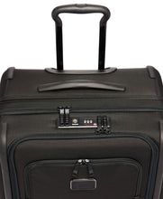 Load image into Gallery viewer, Short Trip Expandable 4 Wheeled Packing Case
